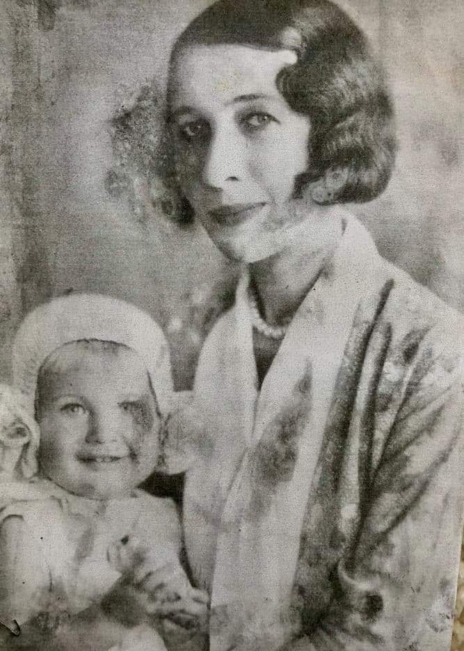Photo of photos/Johanna Mary BEZUIDENHOUT w child